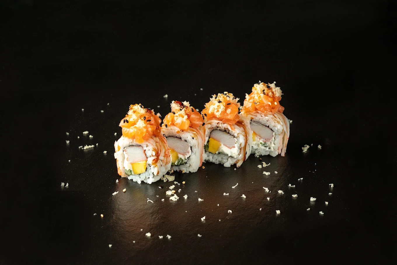 Sundai maki with fresh salmon